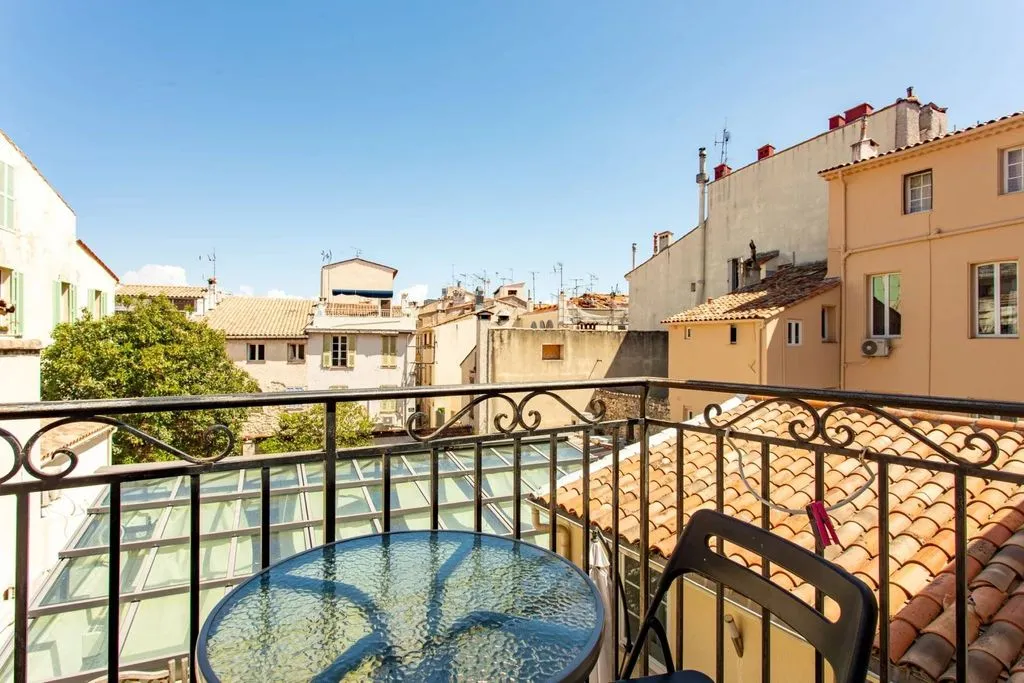 Balcon - Ensemble d'Appartements Rénovés à Antibes