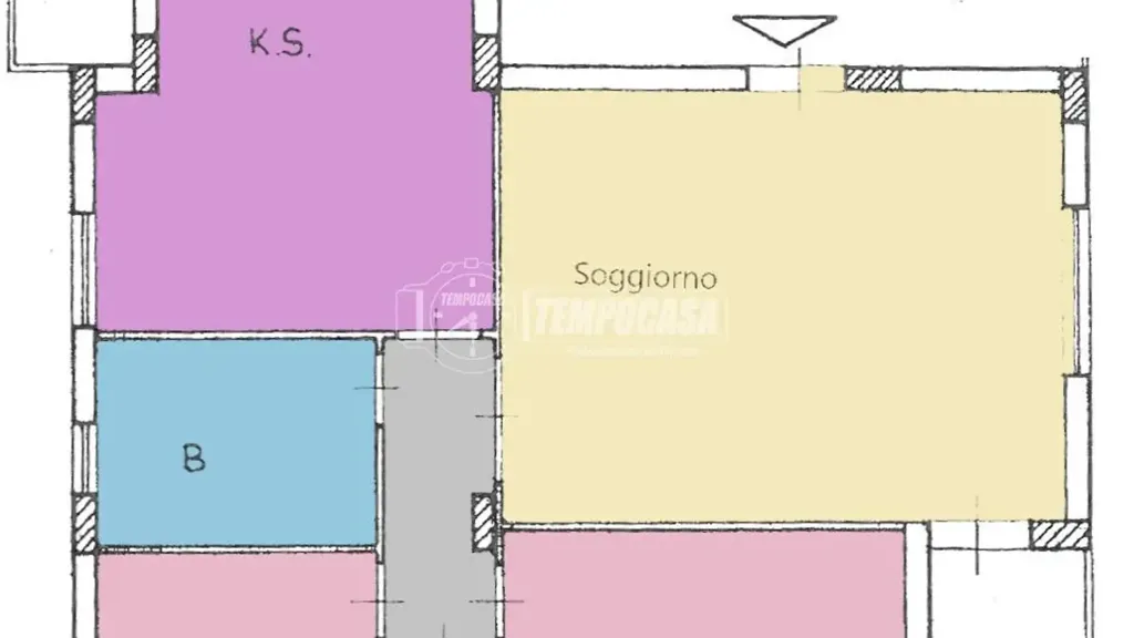Plaan - First Floor Flat with Balcony in Messina