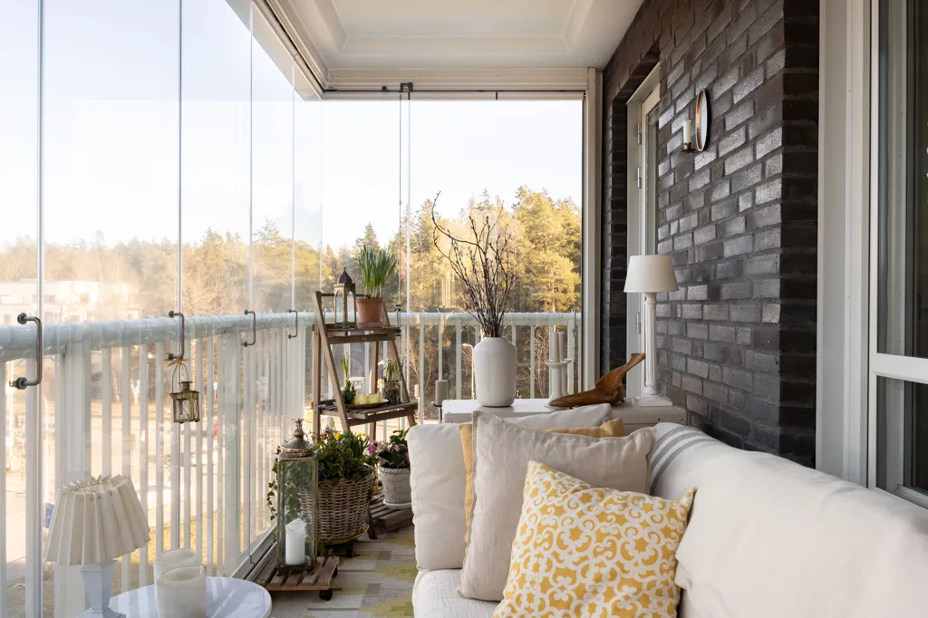 Balcon - 55+ Apartment with Two Balconies in Nockeby Backe