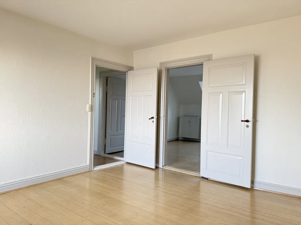 Stanze - 4-Room Apartment with Balcony in Central Location