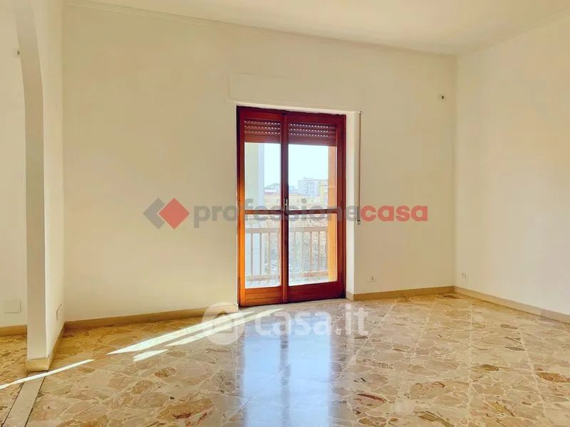 Rooms - Rented Apartment with Terrace in Catania