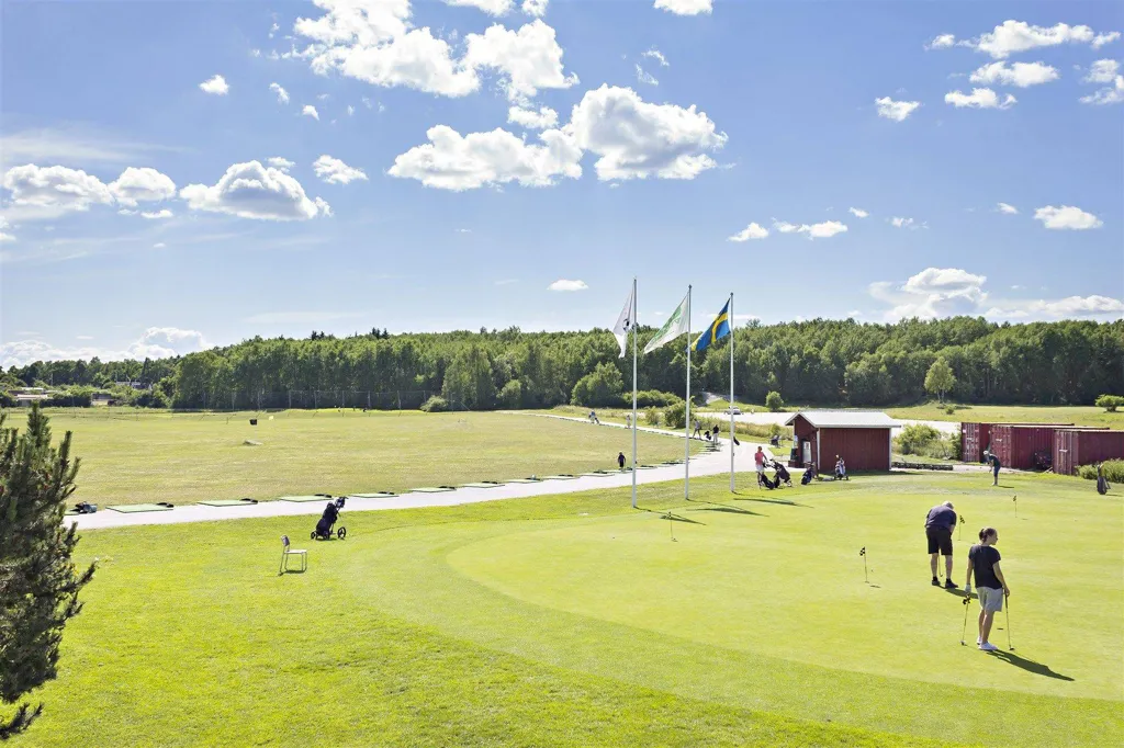 Jardin - 2-Bedroom Apartment with Two Balconies in Bromma