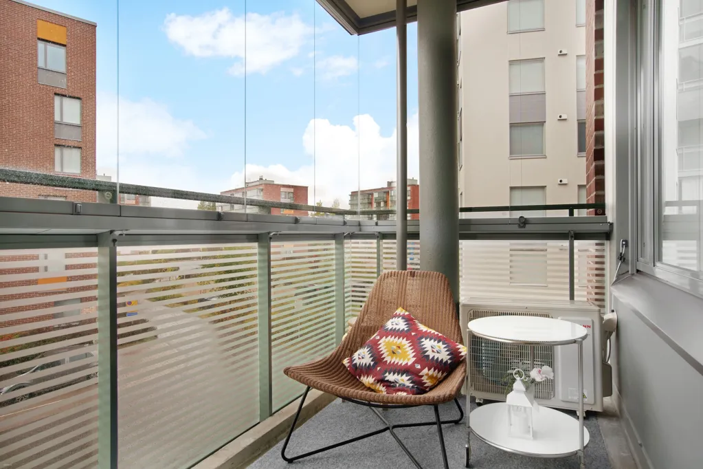 Balcon - Modern Apartment with Sauna in Kaivoksela, Vantaa