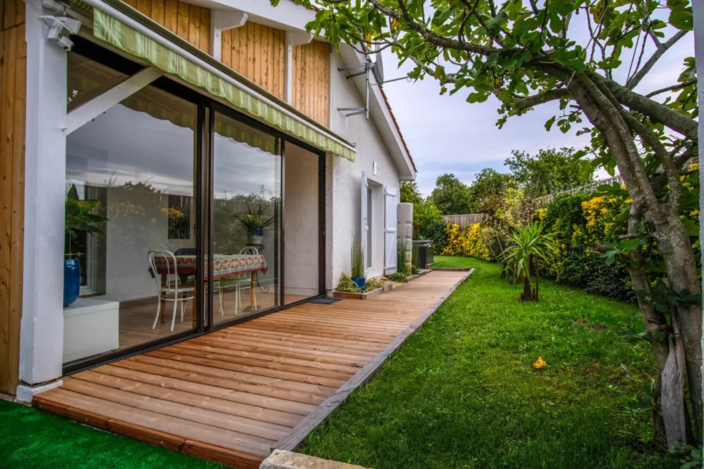 Terrasse - Villa Rénovée avec Terrasse et Spa à La Teste-de-Buch