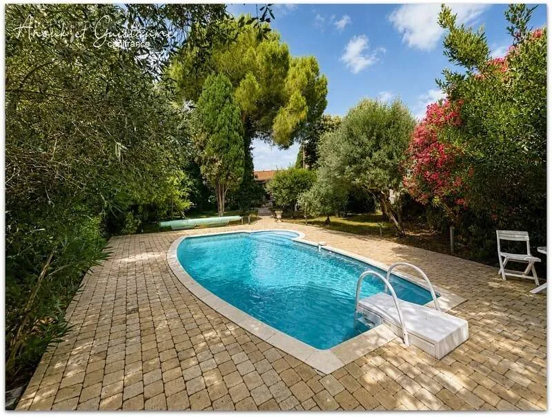 Piscine - Villa Familiale avec Piscine à Roujan