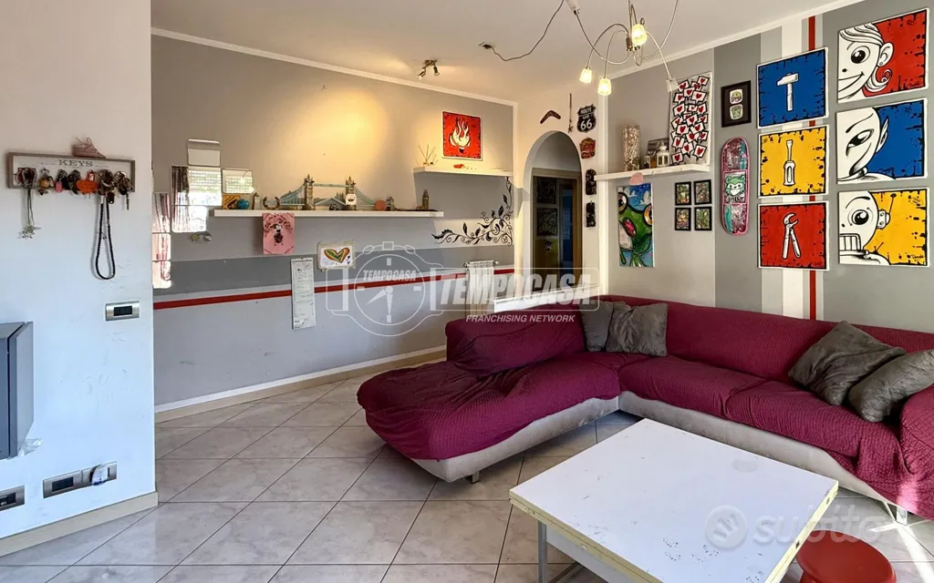 Elutuba - Spacious 4-Bedroom Apartment with Balconies in Central Area