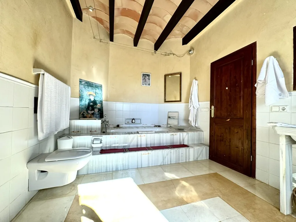 Salles de bain - Solar-Powered Country House with Mountain Views in Porreres