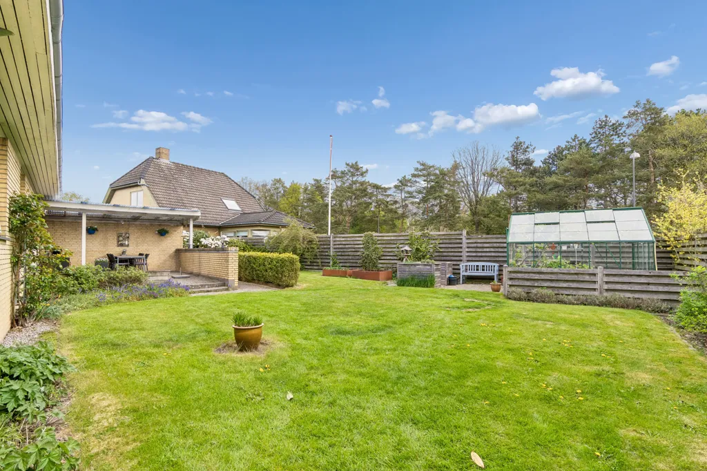 Jardin - Well-Maintained Villa with Garden in Herlev