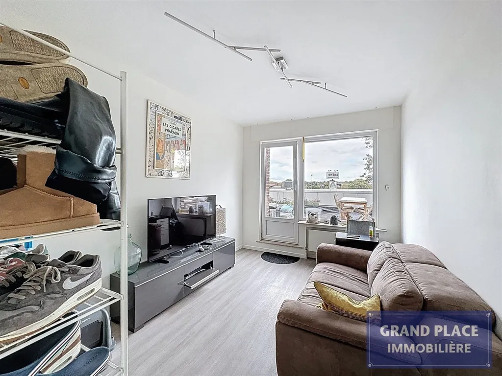 Séjour - Immeuble avec Entrepôt et Appartements Rénovés près de Bruxelles