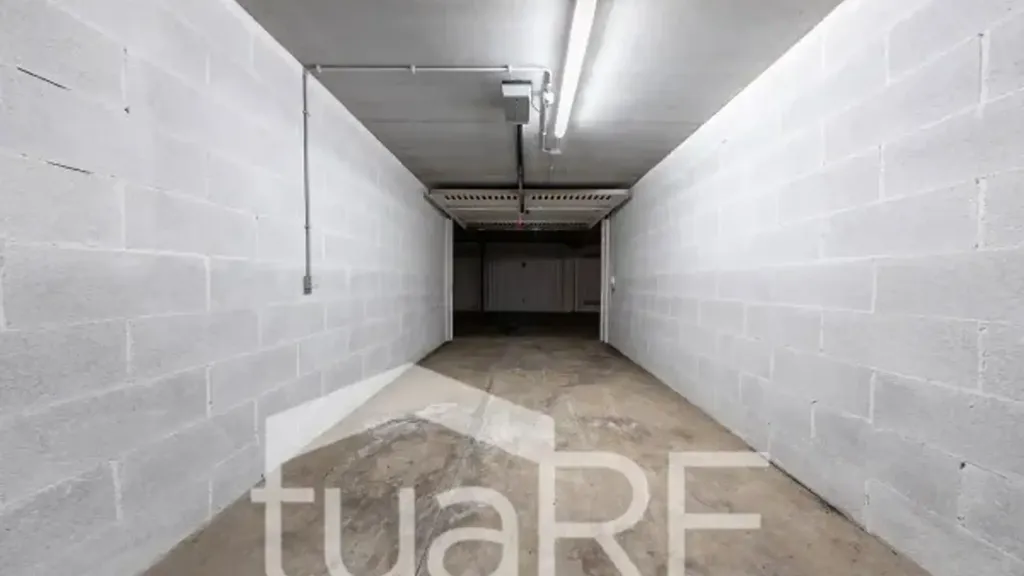 Garage - Rented Studio with Parking in Balduina, Rome