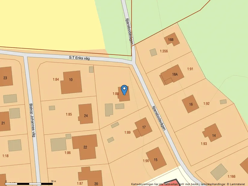 Three-Unit Property with Garden in Stäket
