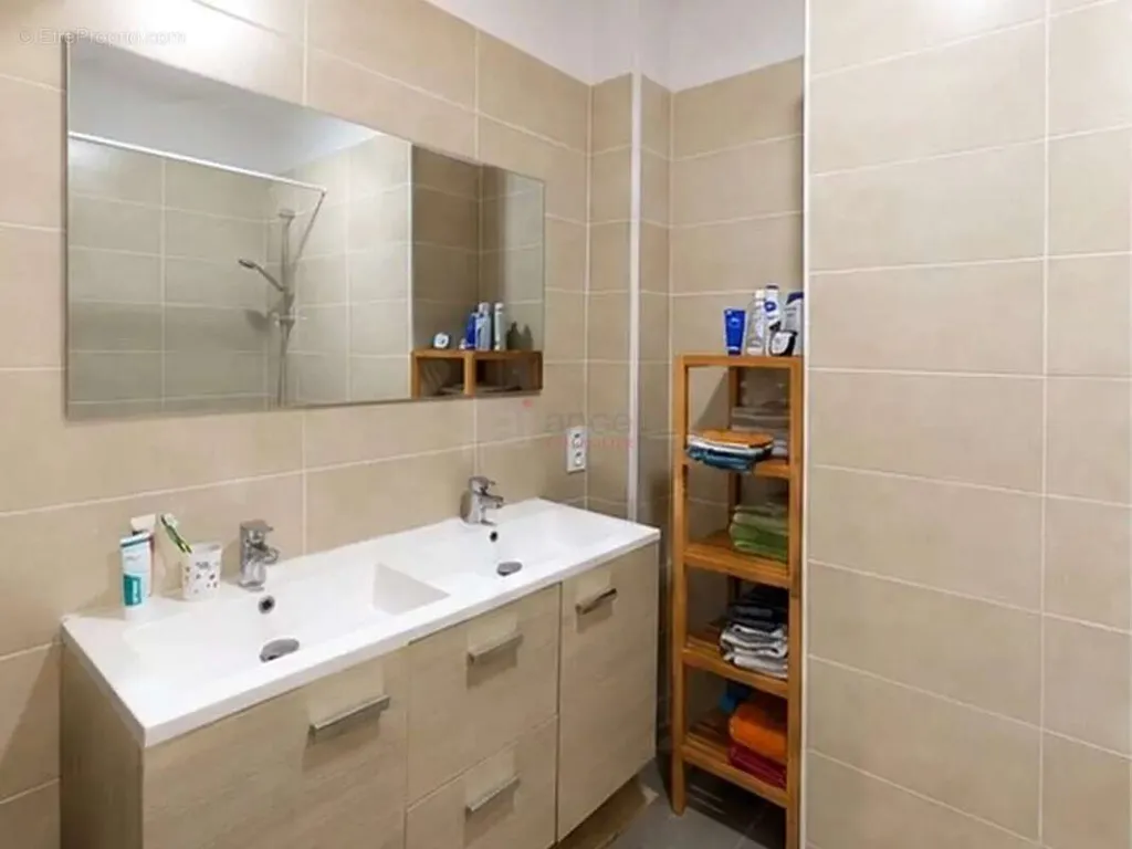 Salles de bain - Appartement Familial avec Balcon à Montchat, Lyon 3