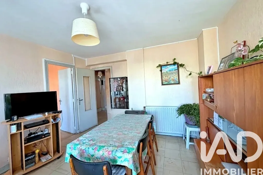 Dining Room - 3-Bedroom Apartment with Balcony in Tarbes
