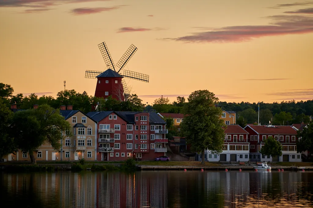 Charming Cottage with Mälaren View in Björktorp