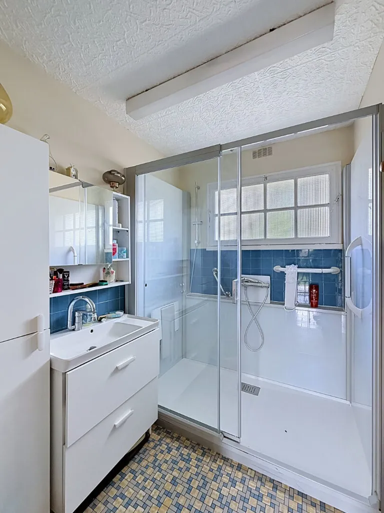 Salles de bain - Maison à Rénover avec Jardin à Muzillac
