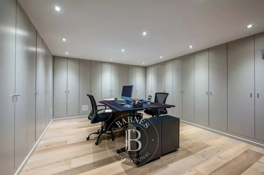 Kabinet - Contemporary Villa with Pool in Rueil Malmaison