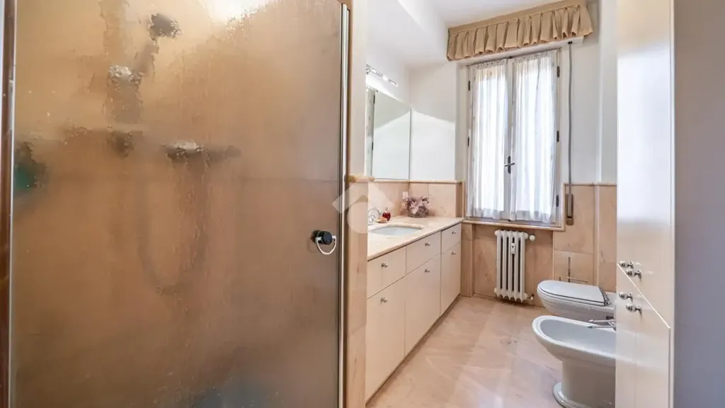 Salles de bain - Spacious Apartment with Garage in Rubiera Centre