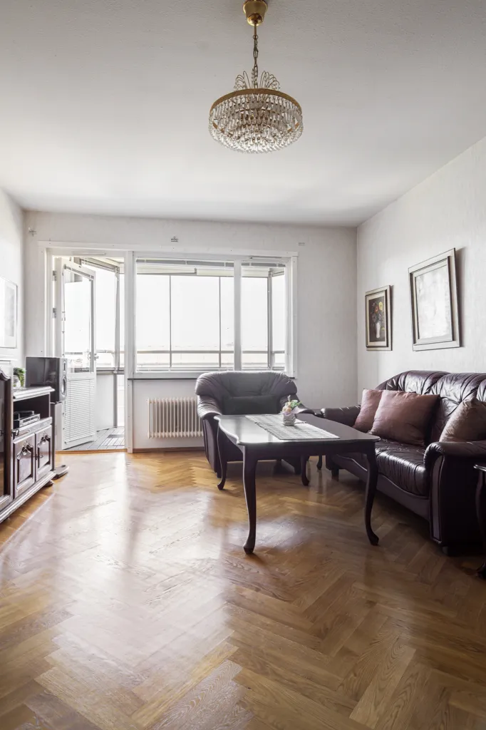 Elutuba - Well-Planned Apartment with Balcony in Tynnered