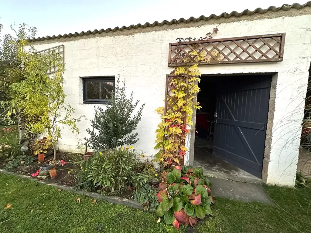 Aed - Ready-to-Live House with Garden in Gallardon