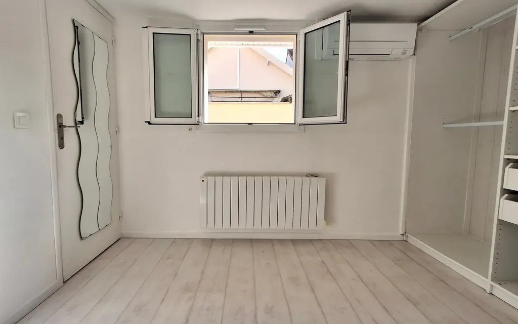 Toad - Refurbished 2-Bedroom House with Terrace in Ormesson-sur-Marne