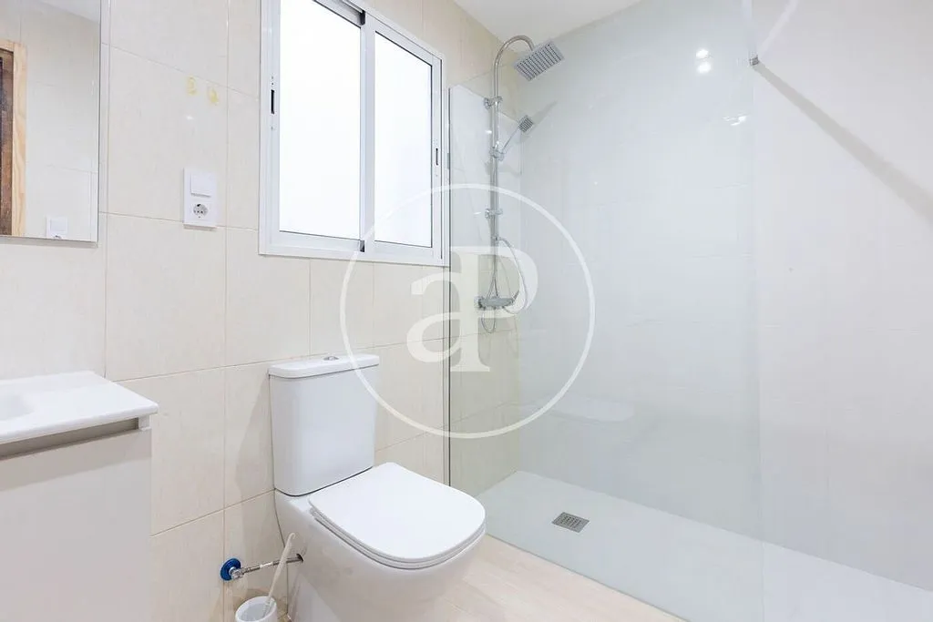 Bagni - Renovated Apartment with High Ceilings in Arrancapins
