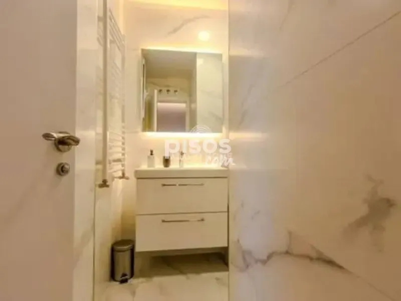 Bathrooms - Apartment with Balcony in Calle Mayor, Madrid