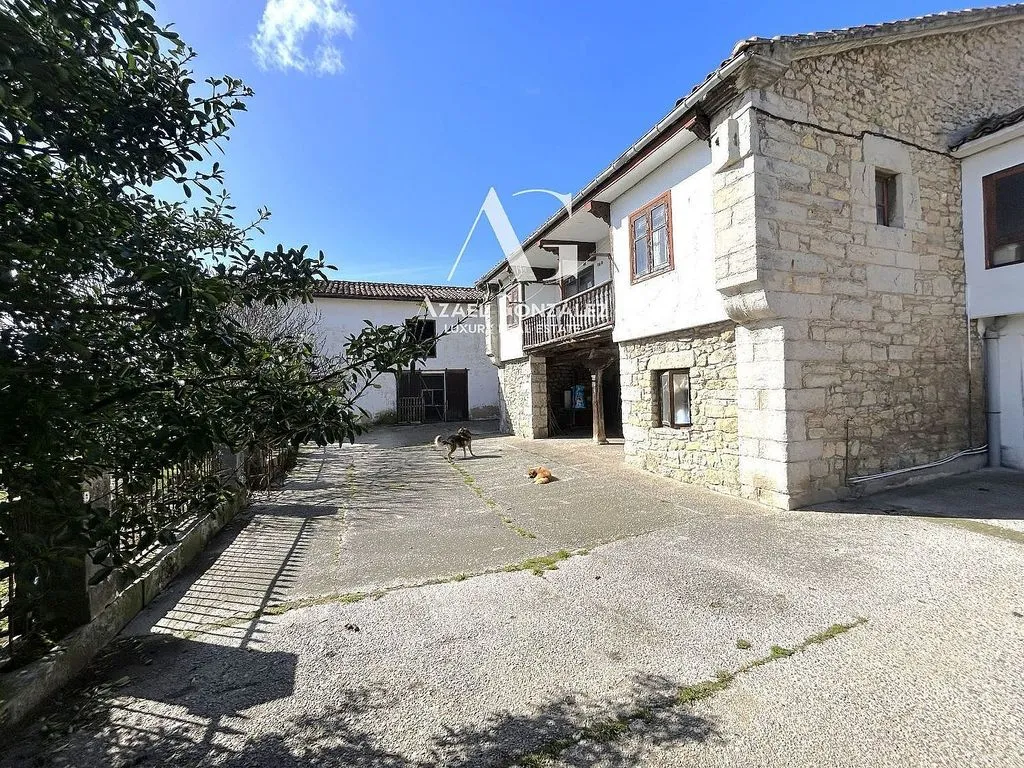 Välivaade - Historic House with Sea Views in Cortiguera