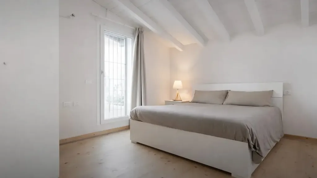 Chambres - Rented Duplex with Balcony in Pavia