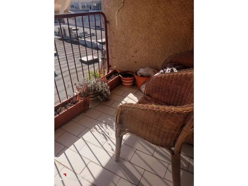 Balcon - 3-Bed Apartment with Balcony in Eixample Nord