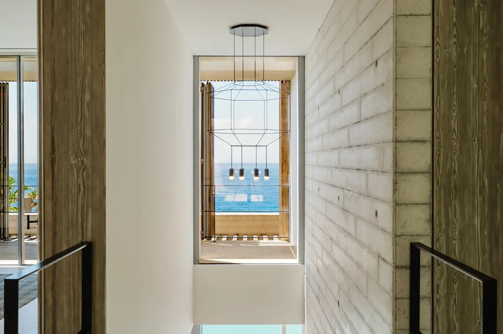 Esik - Villa with Sea View and Infinity Pool in Cala Llamp