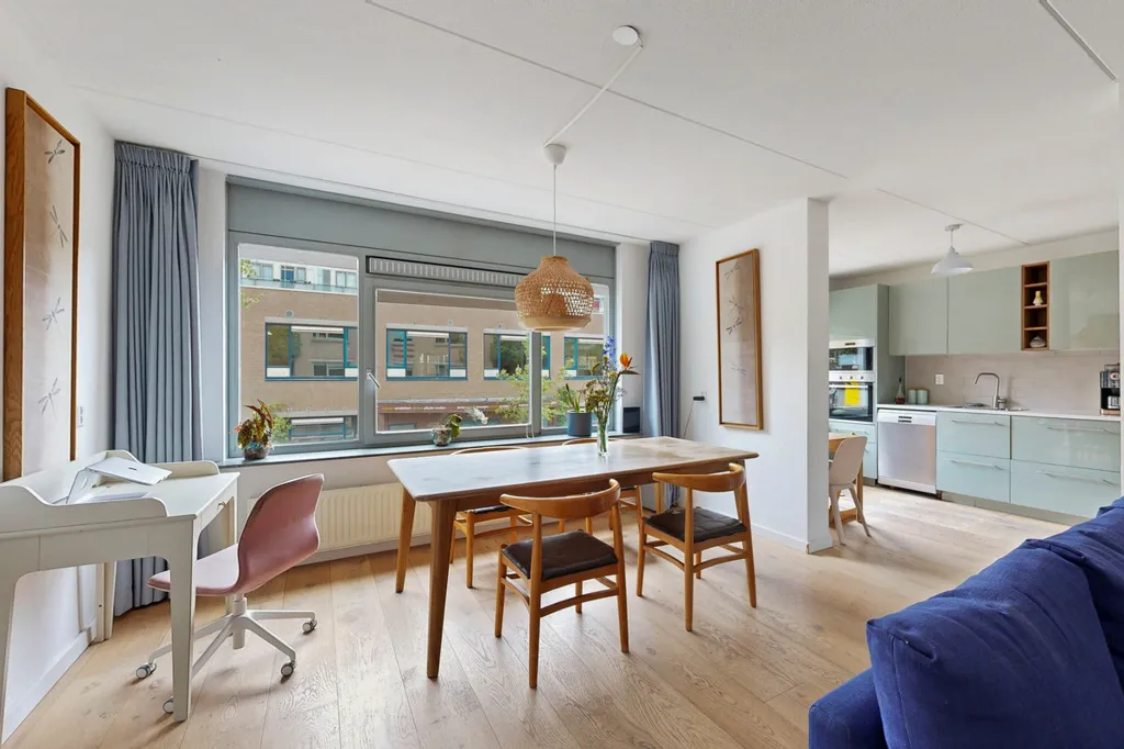 Sala da pranzo - Modern Apartment with Balcony in Amsterdam-Oost
