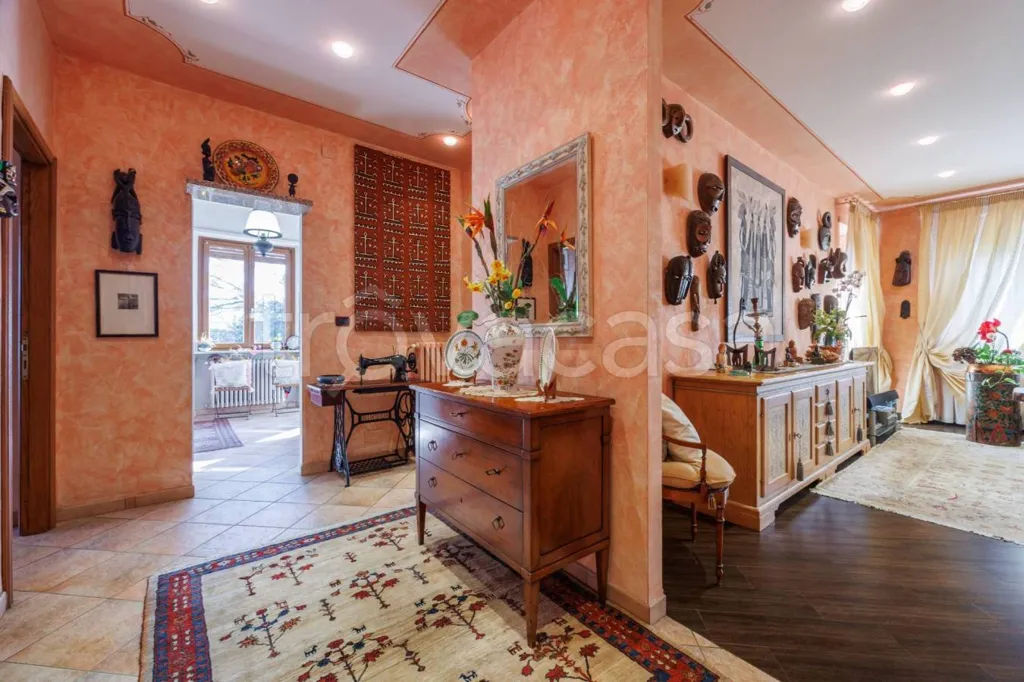 Esik - Villa with Private Garden in Trofarello