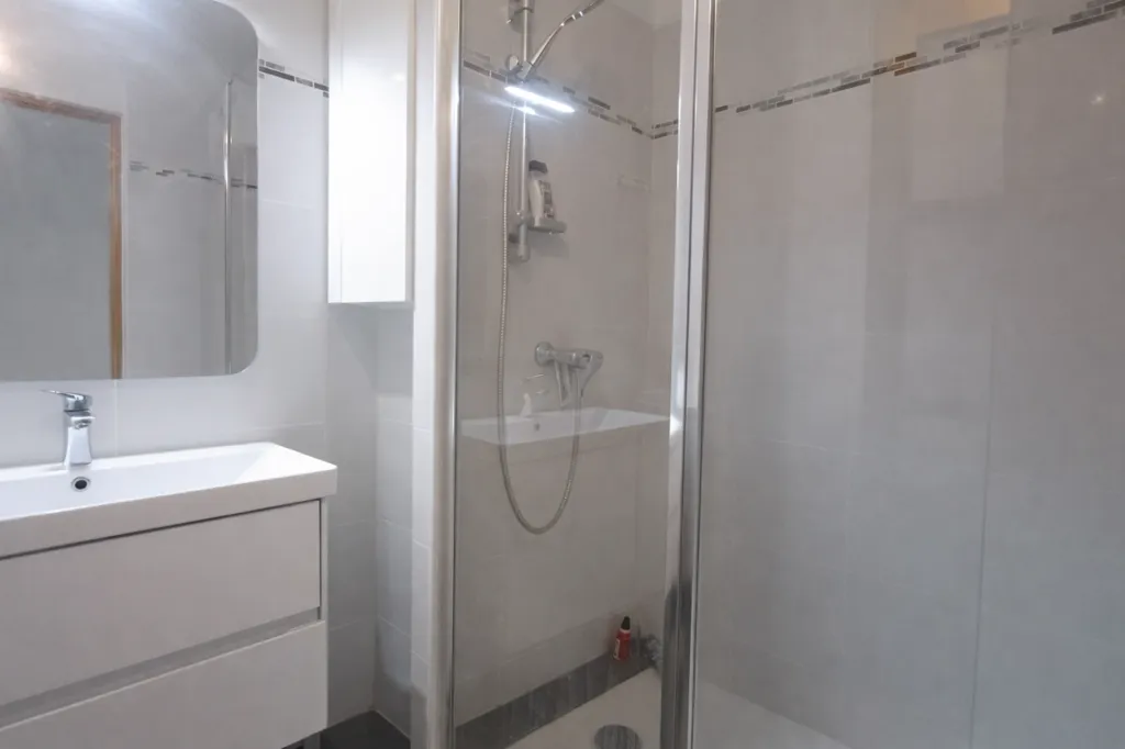 Salles de bain - Appartement T4 avec loggia à Narbonne