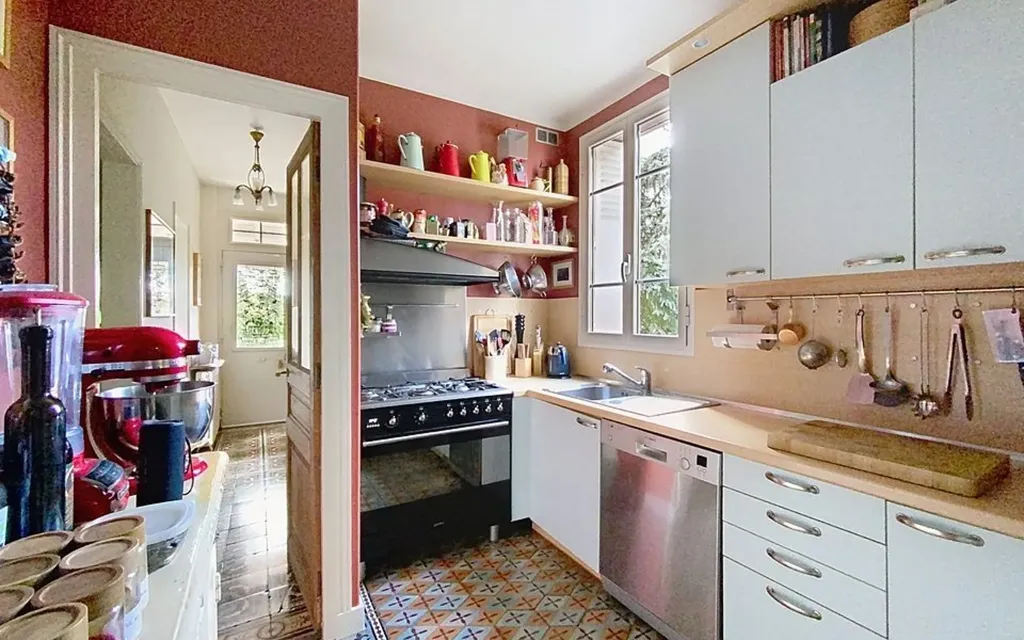 Cuisine - Maison Meulière avec Bureau à Mandres-les-Roses