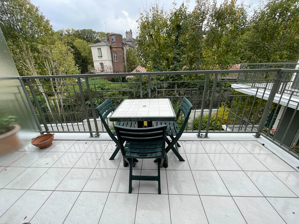 Rõdu - 2-Bedroom Flat with Balcony in Clamart