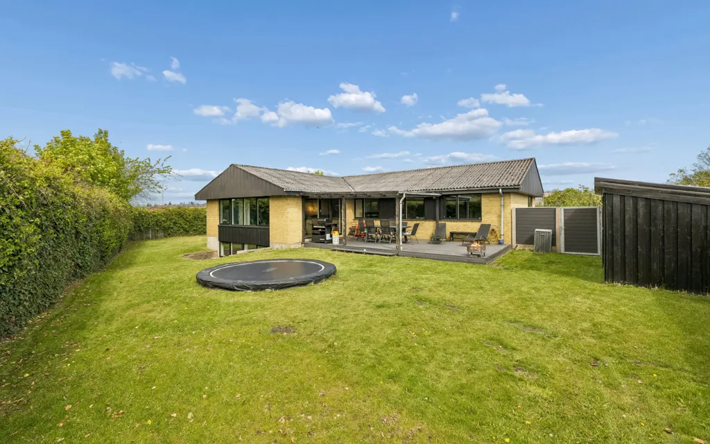 Garden - Maintained Family Villa in Viborg