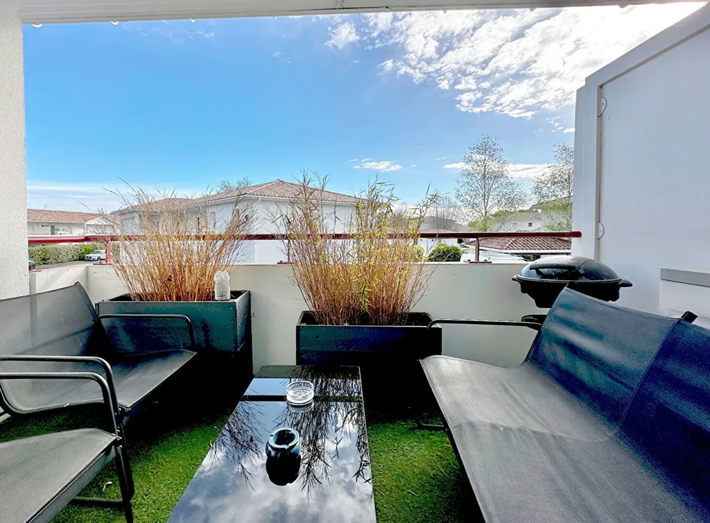 Terrasse - Appartement Rénové avec Balcon et Piscine à Cazaux
