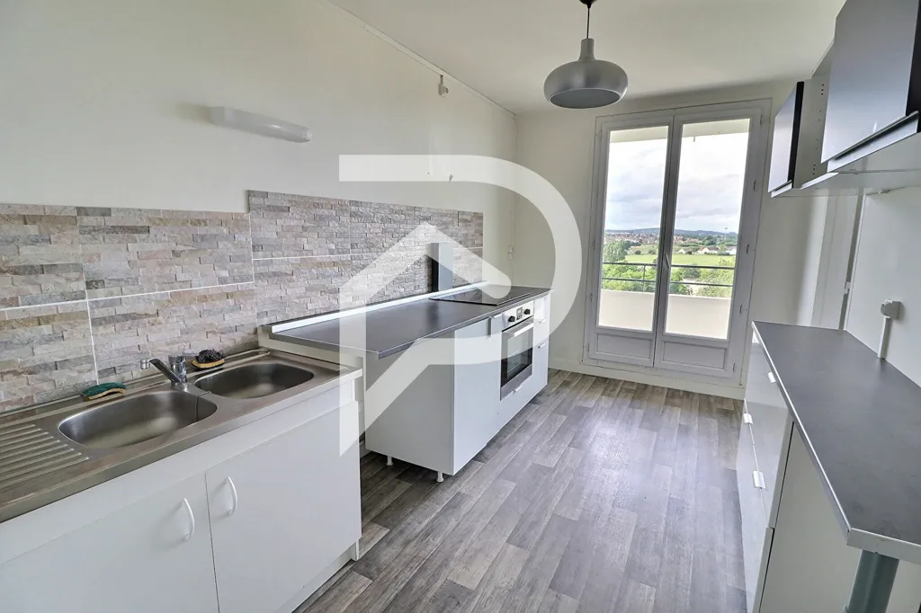 Köök - Spacious F2 with Panoramic View in Dynamic Area