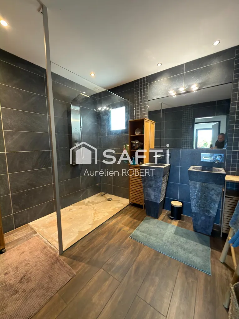Salles de bain - Maison Contemporaine au Calme à Luzinay