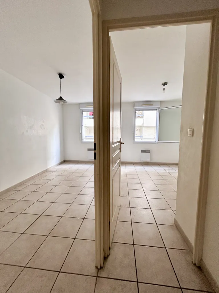 Rooms - T3 Apartment with Terrace in Marseille 8th