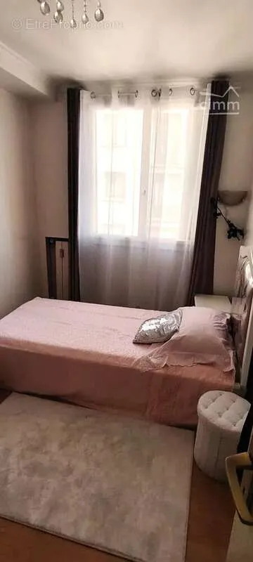 Magamistoad - Fully Renovated 5-Piece Flat with Terrace in Pasteur