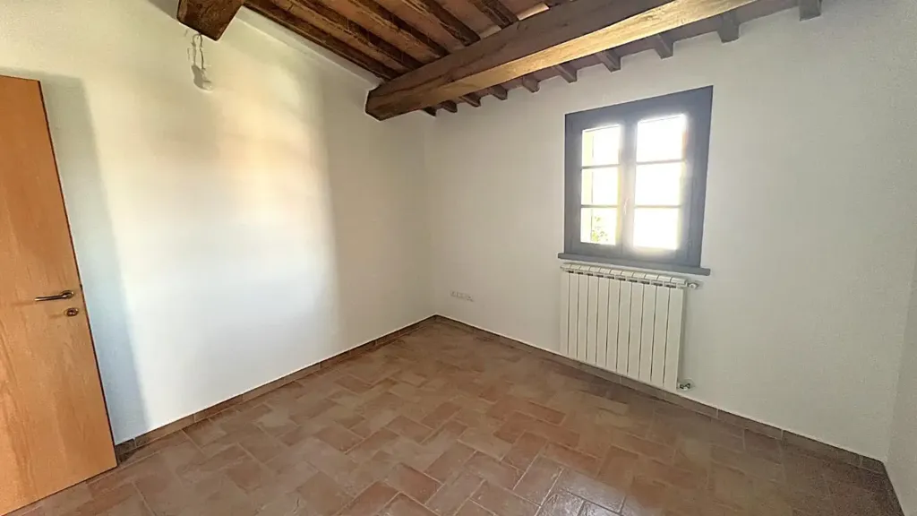 Pièces - Rustic-Style Penthouse with Panoramic Views in Cascina