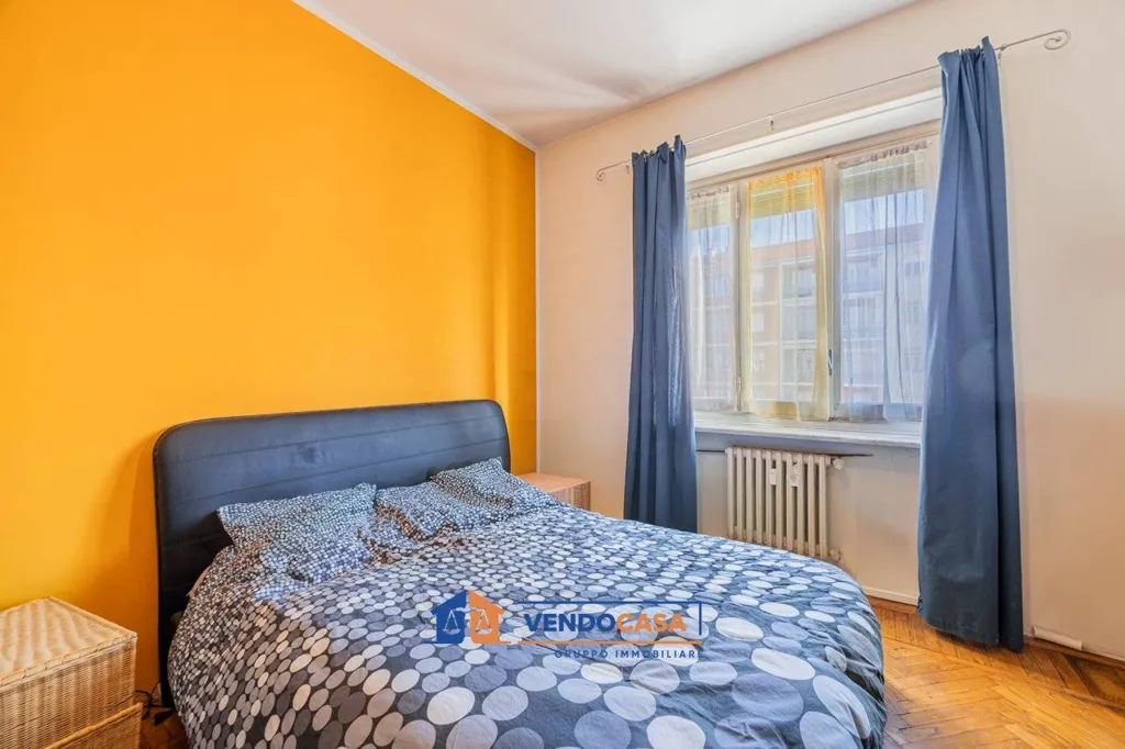 Chambres - Bright Apartment with Balcony in Turin