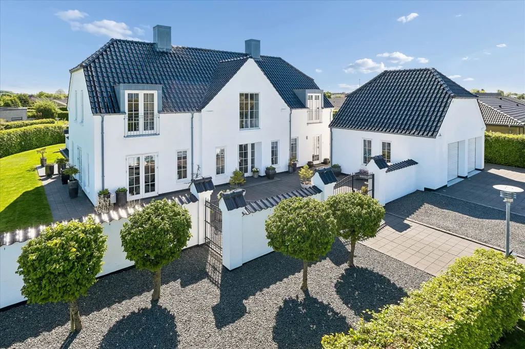 Õhuvaade - Contemporary Villa with Garden in Daugård