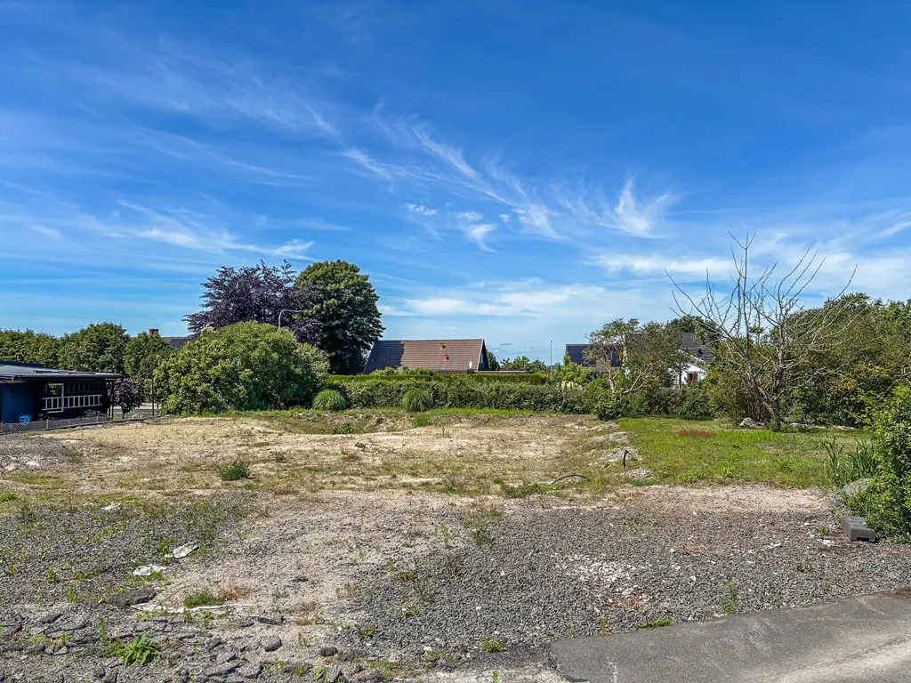 Aed - Unbuilt Plot with Established Garden in Bromölla