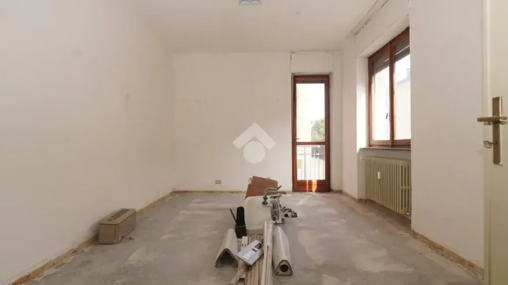 Pièces - Commercial Space with Central Location in Susa