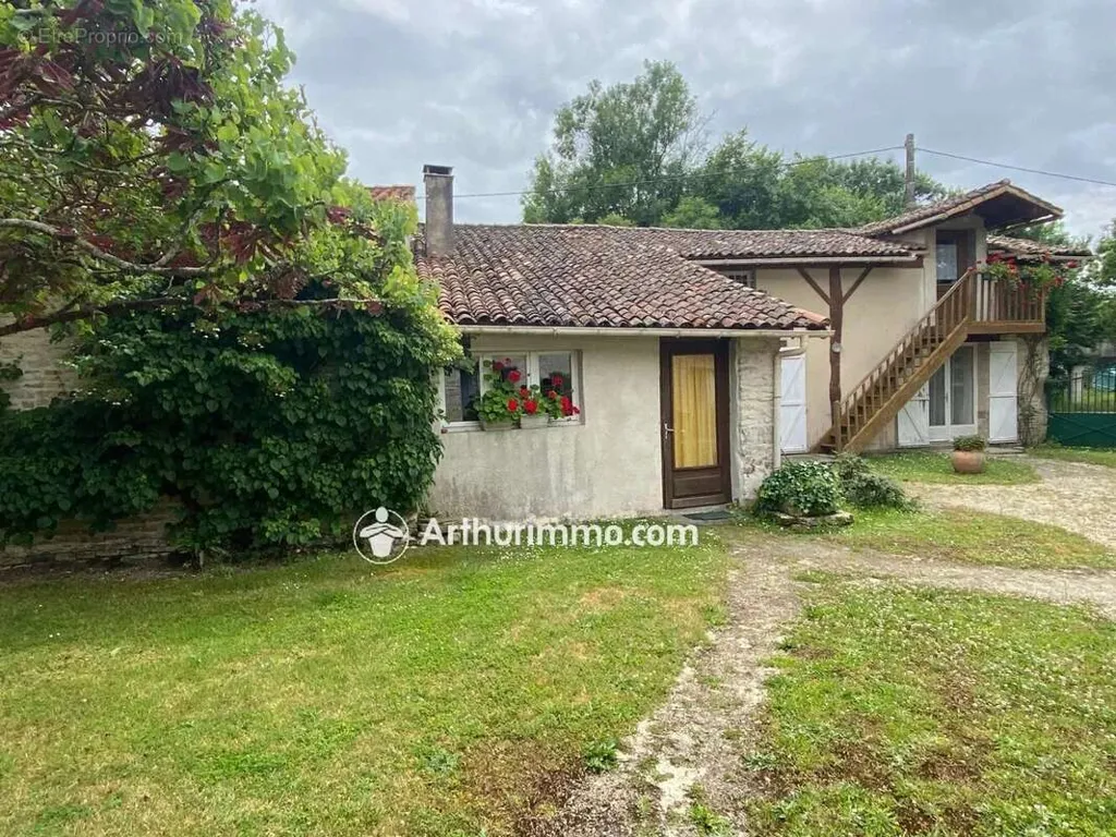 Välivaade - Large Property with Multiple Units in Villefollet