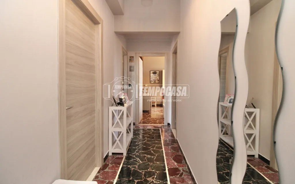 Esik - Spacious Apartment with Balcony in Mondovì