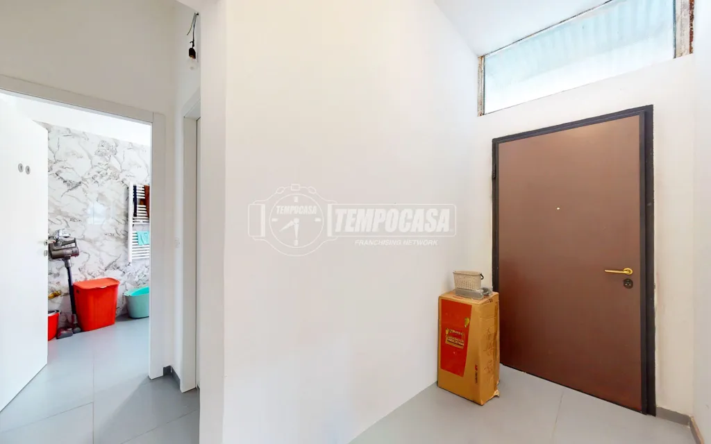 Esik - Independent Apartment with Terrazzo in Cambiano