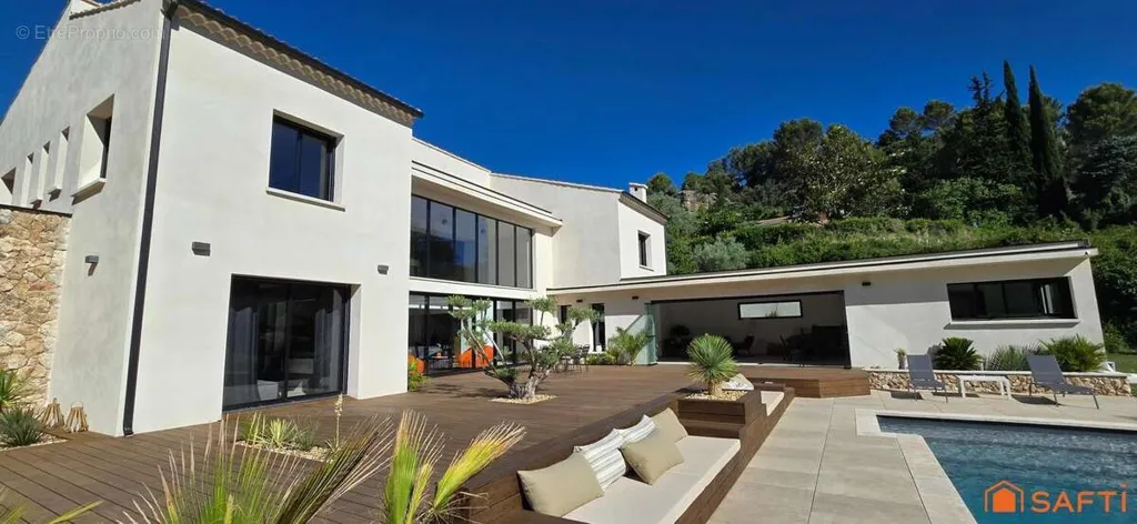 Villa Contemporaine avec Piscine à Pujaut